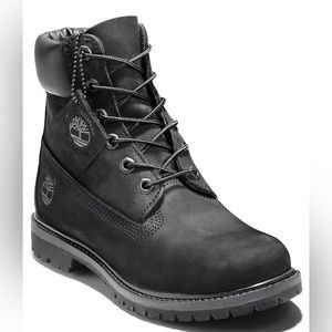 Black Timberland Boots, comes with cleaning kit
